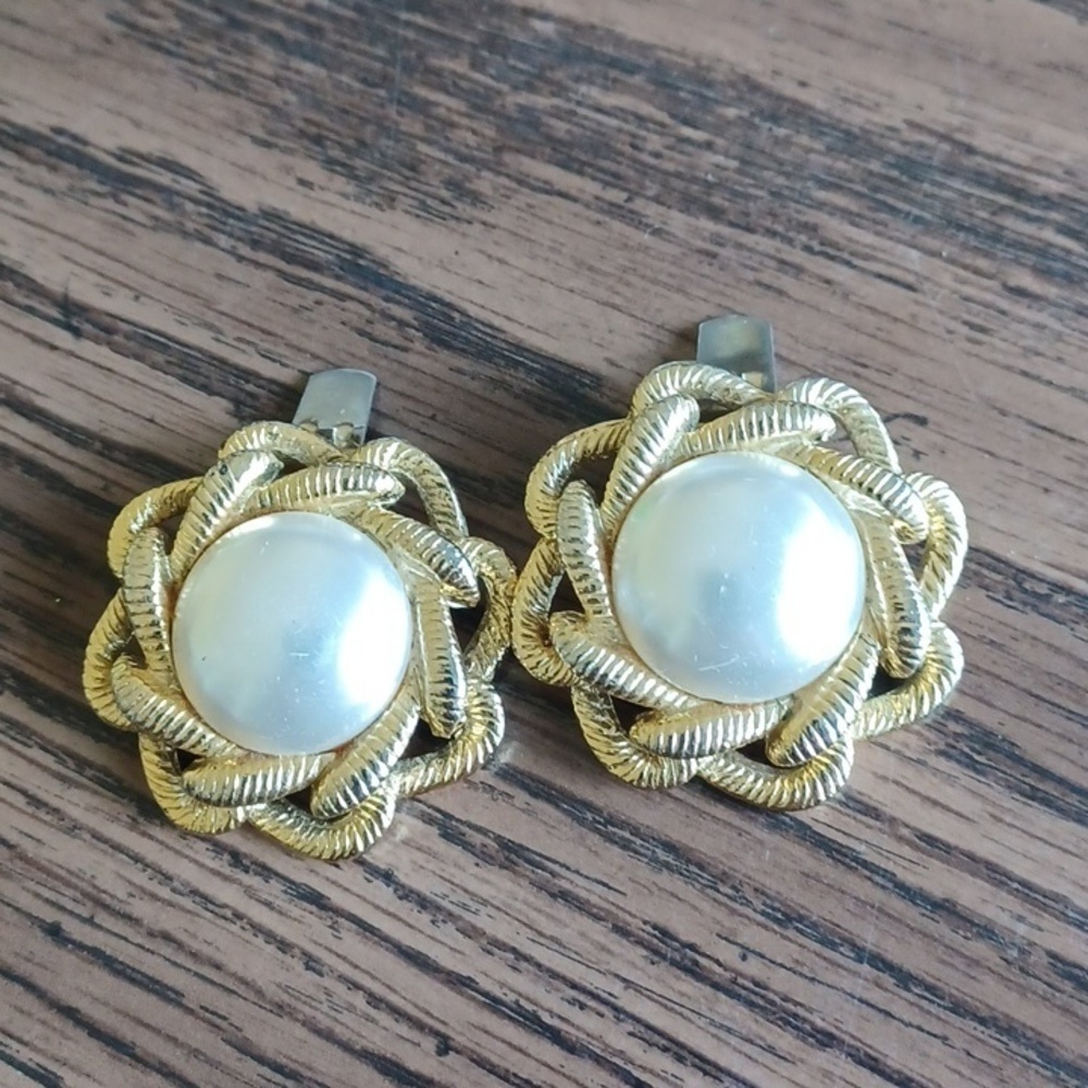 Gold Tone Shoe Clips, Faux Pearl, 1.5" Dia Approx.